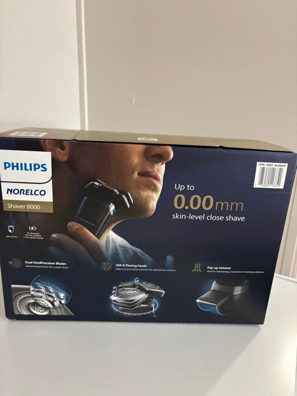 Philips Norelco Shaver 8000 - Black and Gold Packaging